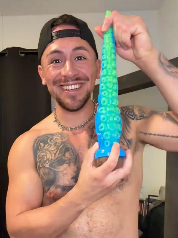 JoshDavino with BEISAR Divers showcasing unique tentacle design and product experience