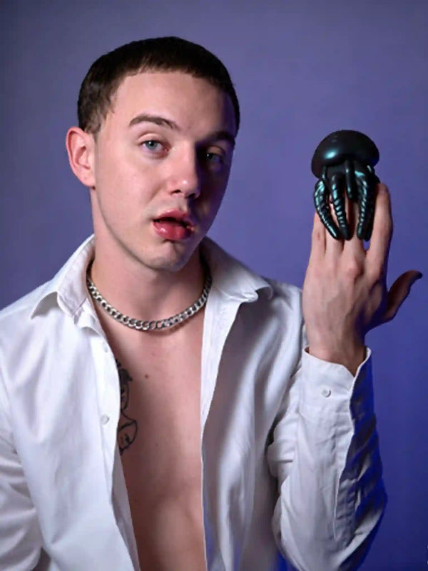 nico_mucci with BEISAR Locks masturbator showcasing vibrating features and product experience